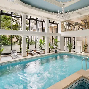 Queen's Court & Hotel Budapeste