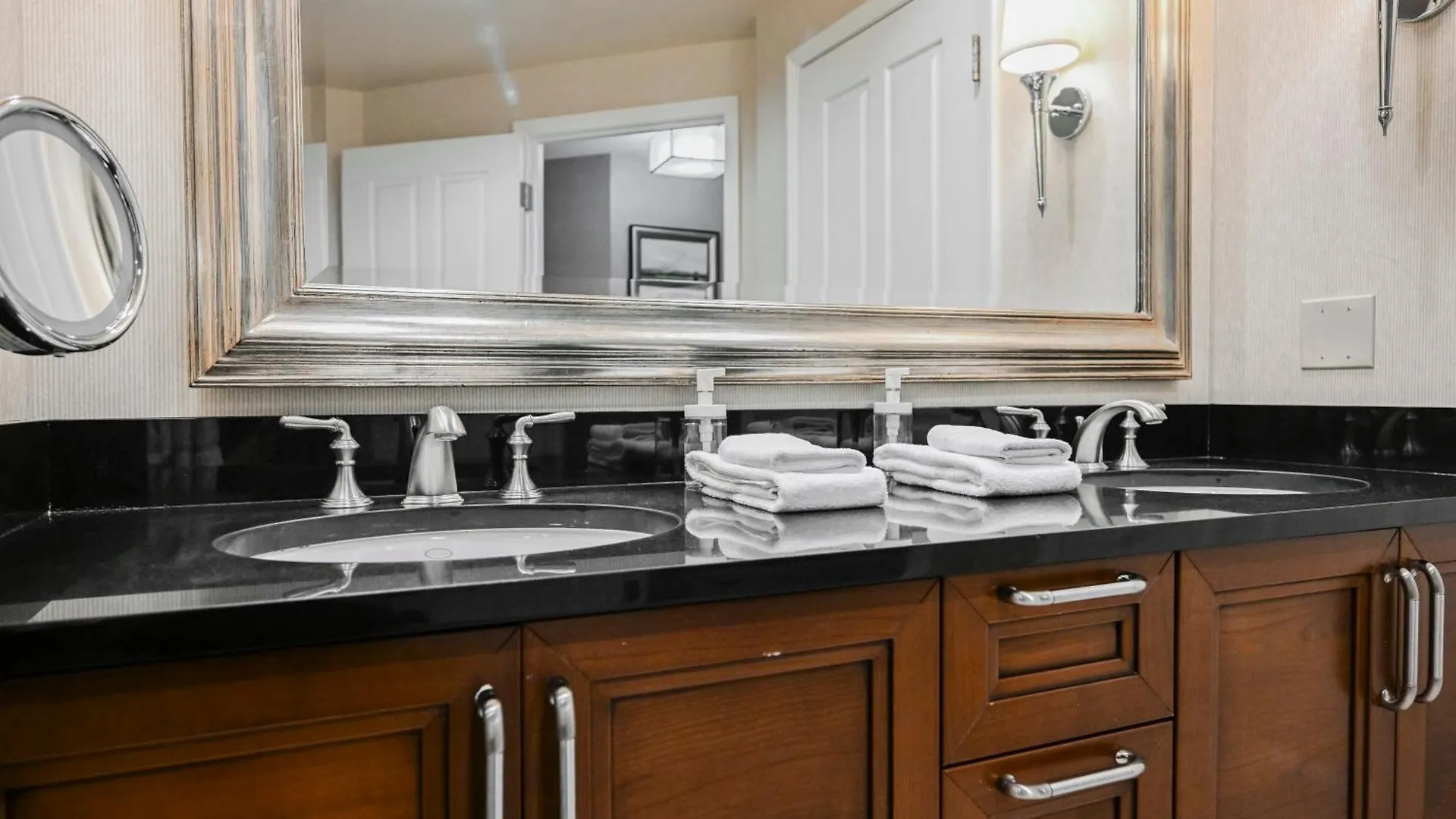 Signature Rental By Owner Direct Las Vegas Aparthotel